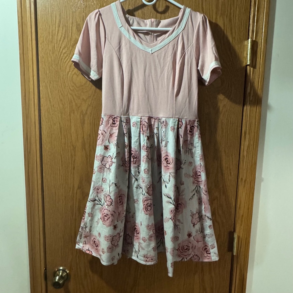 Pink‎ Floral Fit and Flare Dress Short Sleeve V-Neck Pleated Knee Length Large